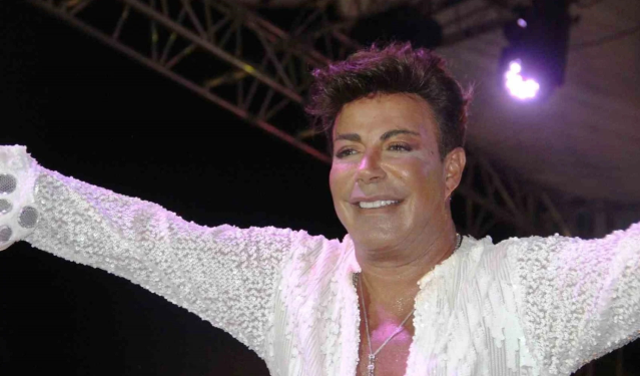 Fatih Ürek'e son veda! Kardeşi tabutuna yaslanıp gözyaşlarına boğuldu