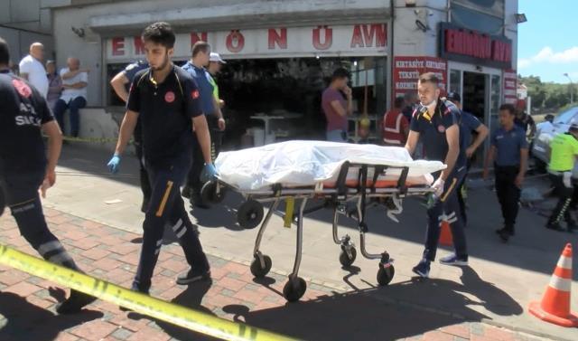 Kontrolü kaybeden sürücü gelin ve kayınvalidesini ezdi! O anlar anbean kamerada