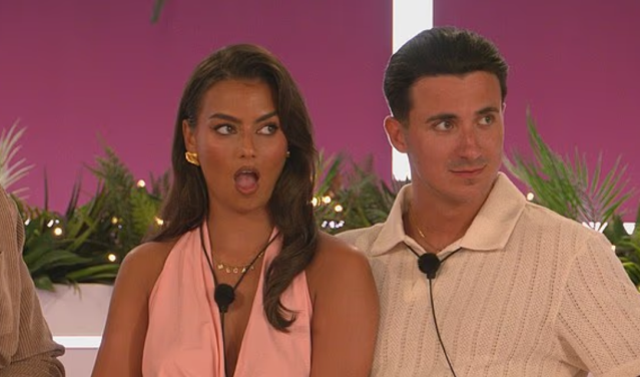 İngiltere'nin En Çok İzlenen Reality Programı Love Island'da Büyük Çekişmeler ve Komik Anlar