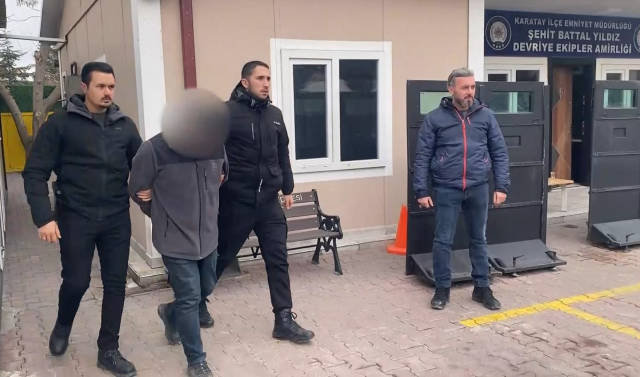 Yakalanmamak için kadın kıyafetleri giyip, sürekli adres değiştirmiş