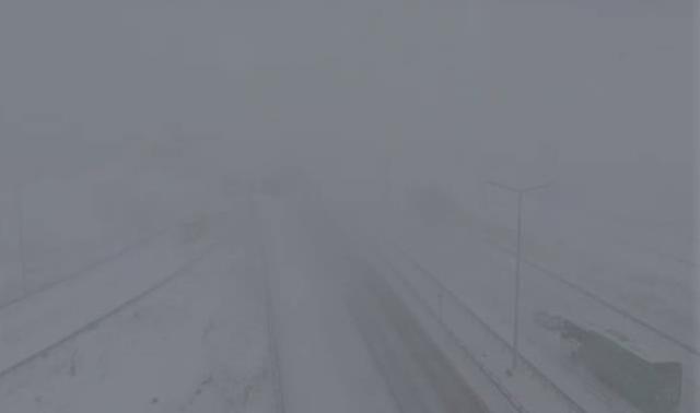 Son Dakika: Yoğun kar yağışı nedeniyle İstanbul Havalimanı'ndaki tüm uçuşlar durduruldu