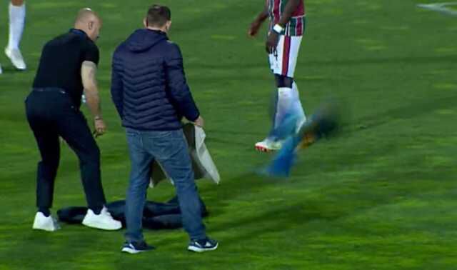 Ne köpek ne kedi! Sahaya giren hayvan futbol maçını felç etti