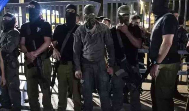İsrail'de büyük isyan! Aşırı sağcı protestocular askeri üssü bastı