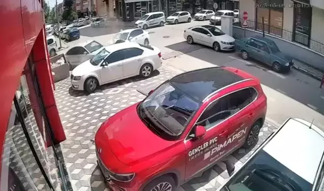 Isparta'da Sürekli Kazalar Esnafı Mağdur Ediyor