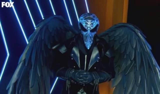 Maske Kimsin Sen Kuzgun kimdir? Kuzgun maskesinin altından hangi ünlü çıktı, tahminler nelerdir? Kuzgun hangi ünlü, belli oldu mu?