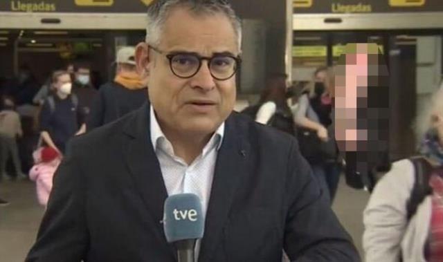 Dev televizyon kanalında inanılmaz talihsizlik! Spikerin arkasındaki detayı fark eden milyonlarca seyirci dondu kaldı