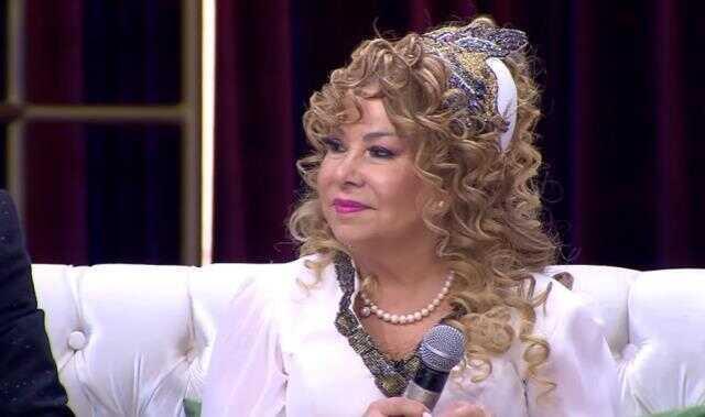 Daha güzel görünmek isteyen 81 yaşındaki Bedia Akartürk, yüzünü gerdirdi