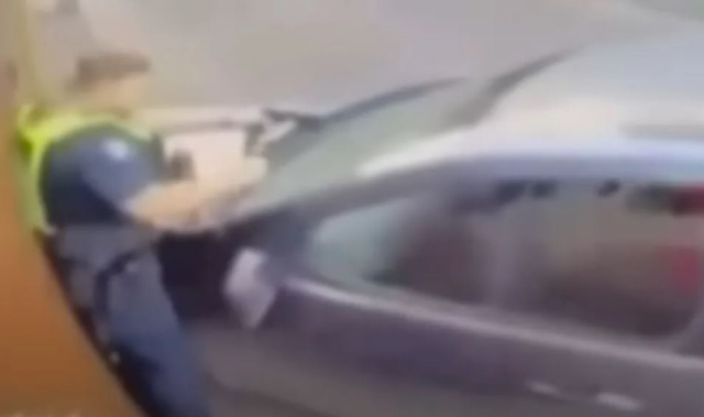 Polis, kendisini araçla duvara sıkıştıran kişiyi öldürdü