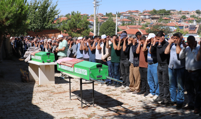 Eski eşi tarafından katledilen genç kadın ve annesi yan yana toprağa verildi