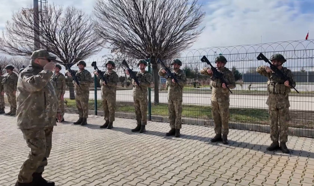 YPG/SDG'ye korku salacak görüntü! Kara kuvvetleri Komutanı Suriye sınırında