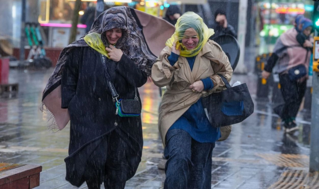 3 ile kuvvetli kar uyarısı! Meteoroloji İstanbul için de tarih verdi
