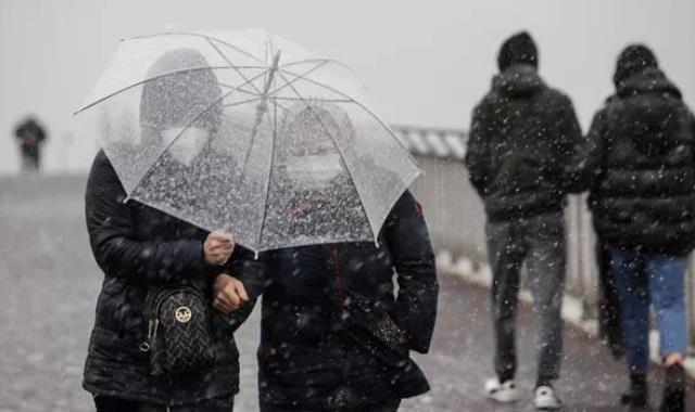 METEOROLOJİ: İSTANBUL'DA KUVVETLİ YER YER YOĞUN KAR YAĞIŞLARI BEKLENİYOR