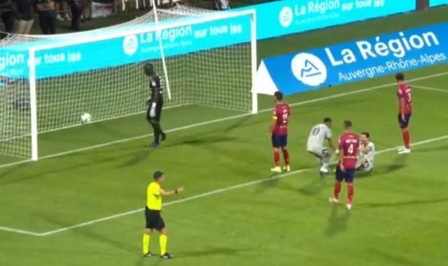 Ne yaptın sen Messi! Süper yıldız kariyerine unutulmaz bir gol daha ekledi