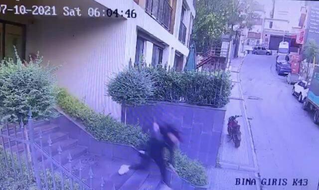 Mekanda eğlendiği kadını otele götürürken çantasını çaldı, başka hırsızlar da onu soydu