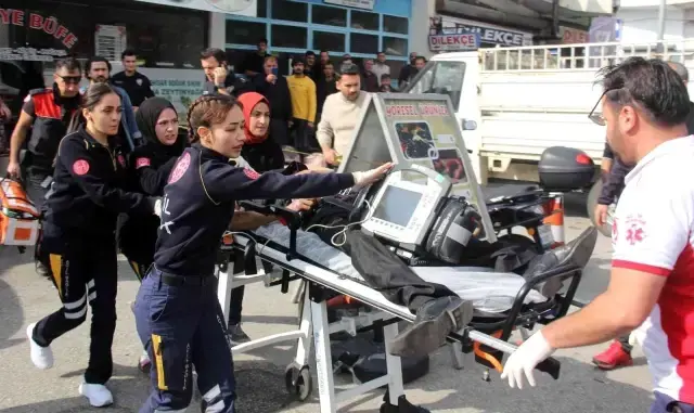 Mahkemeden çıktı adliye önünde davalı oldukları gencin babasını öldürdü
