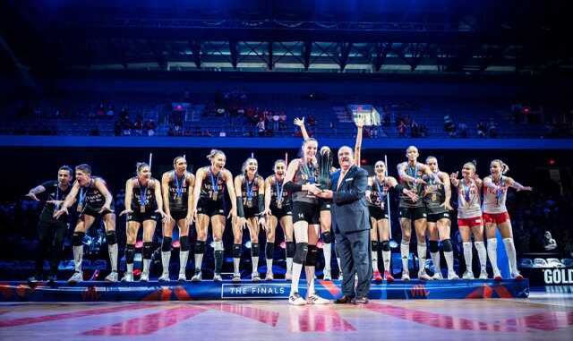 Kaptan pilottan, şampiyon olan A Milli Kadın Voleybol Takımı için özel anons: Türk kadınının gücünü gösterdiniz