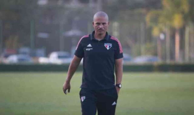 Antalyaspor'un yeni teknik direktörü kim? Alex De Souza Antalyaspor'un yeni direktörü mü?