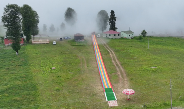 Karadeniz'de Adrenalin Dolu Bir Deneyim: Hıdırnebi Yaylası'nda Renkli Kaydırak