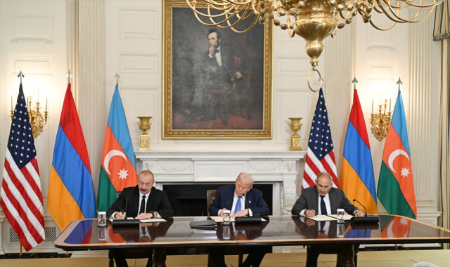 Azerbaycan ve Ermenistan'ın parafladığı barış anlaşması metni yayınlandı
