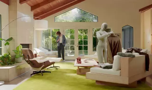 İnsansı robot ev düzeninde yardımcı oluyor