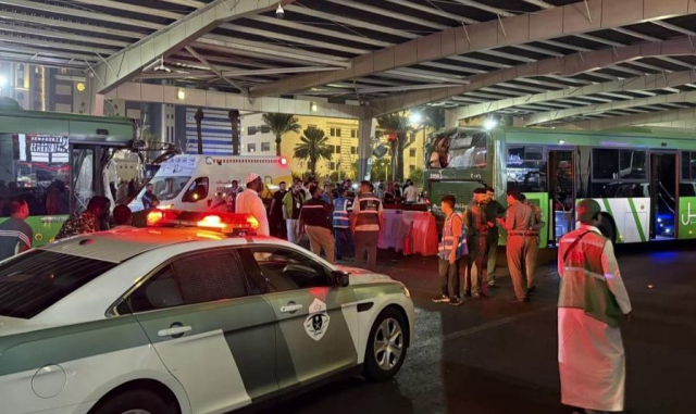 Umre için Mekke'ye giden Türk kafileye otobüs çarptı: Ölü ve yaralılar var