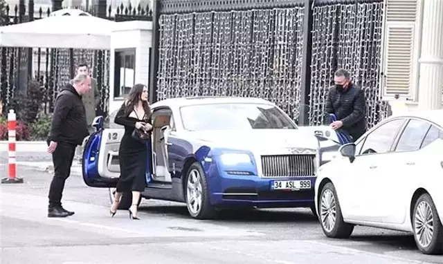 Evlilik Teklifi Sonrası Demet Özdemir ve Oğuzhan Koç'tan İlk Açıklama