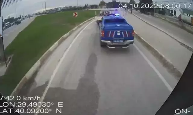 Minibüste fenalaşan öğrenciyi şoför hastaneye yetiştirdi! O anlar saniye saniye kaydedildi