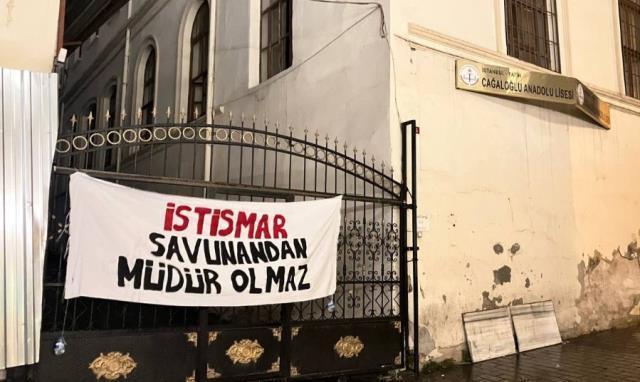 Veliler lisenin önüne akın etti! Konu: 6 yaşındaki kızın istismarı, okul müdürünün paylaşımı tepki çekti