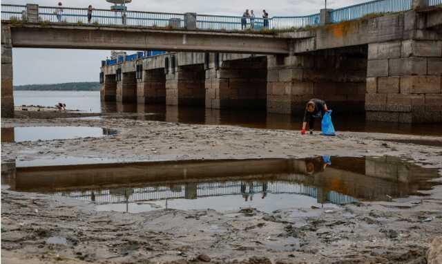 Kakhovka Barajı'nın çökmesinden sonra Dinyeper Nehri kurudu