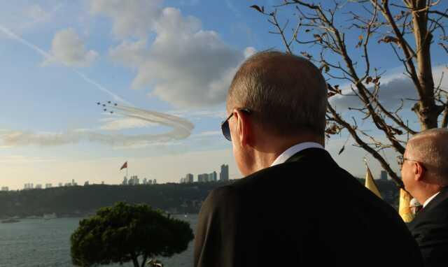 29 Ekim Cumhuriyet Bayramı dolayısıyla İstanbul Boğazı'nda 100 geminin geçiş töreni başladı