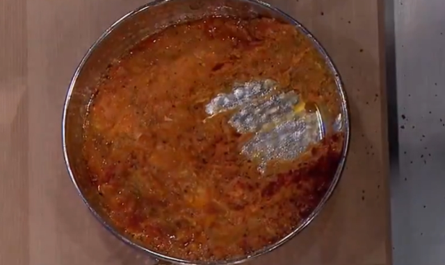 Menemen soğanlı mı olur soğansız mı olur?