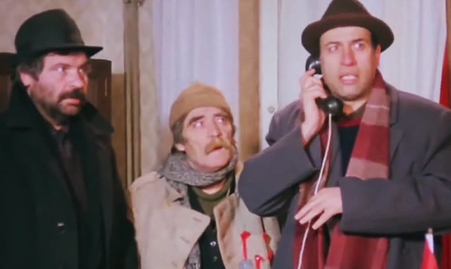 Deli Deli Küpeli filmi oyuncuları kim, konusu ne, sonu nasıl bitiyor? Deli Deli Küpeli filmi ne zaman, nerede çekildi?