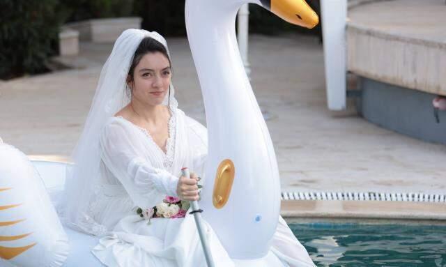 Masumlar Apartmanı'nda yürekler ağza geldi! Fenalaşan Hikmet, yere yığıldı