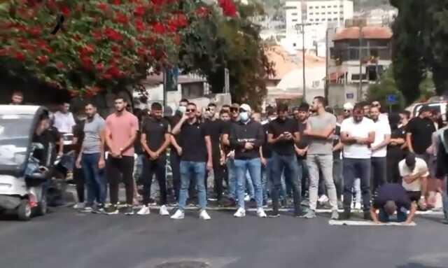 Son Dakika: İsrail polisi, Kudüs'te cuma namazı kılanların üzerine gaz fişeği attı