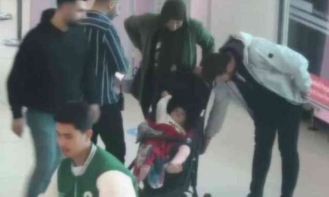 Pusetin altına sakladılar! Bebek arabasının altından 73 kilo külçe altın çıktı