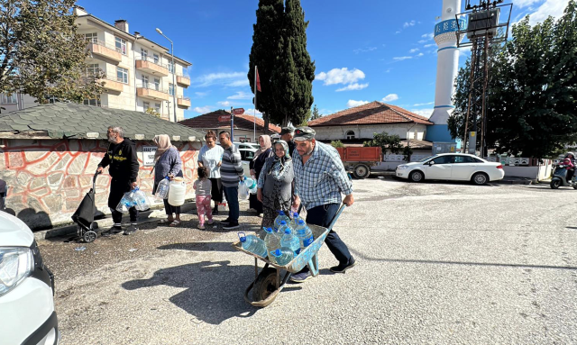 Kentteki su kesintisi vatandaşları isyan ettirdi: Adeta 'yağmurlu havada size su yok' dendi