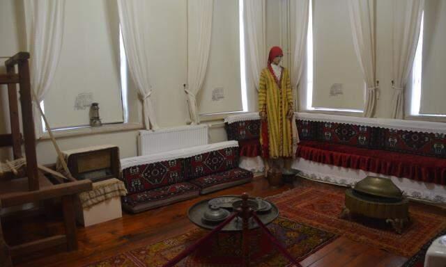 3 bin yıllık kafatasında bulunan ameliyat izi, görenlerin ilgisini çekiyor