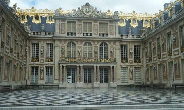 Fransa Versay Sarayı'nın bir bölümü BAE'ye satıyor! 50 milyon dolarlık yatırımla otele dönüşecek