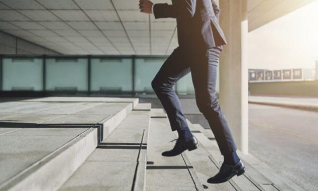 Rüyada merdiven görmek nedir? Rüyada yürüyen, tahta, demir merdiven görmek ne anlama gelir? Rüyada merdiven basamakları görmek ne demek?