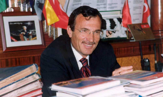 Tesadüfen görüp satın almıştı! 'Süper Vali'nin makam aracı 45 yıl sonra yollara döndü