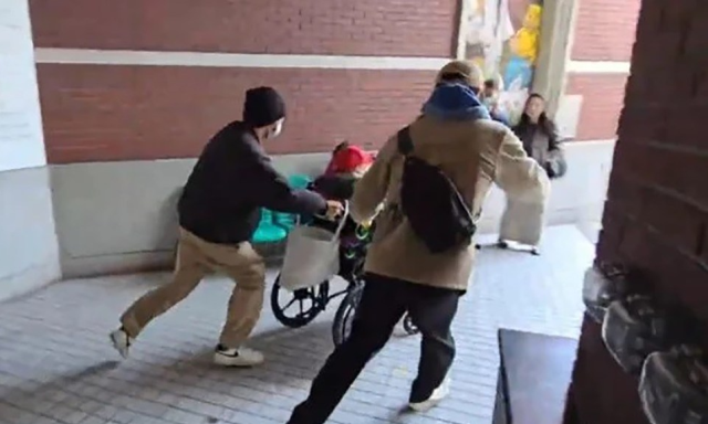 Bakıcısıyla gizlice evlenen 102 yaşındaki milyoner babalarını hastaneden kaçırdılar