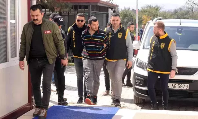 Kız meselesi yüzünden arkadaşının boğazını keserek öldürdü