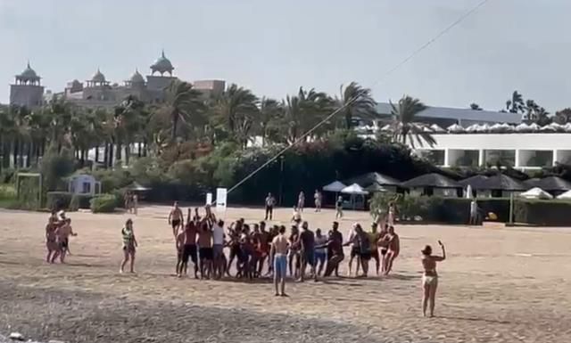 Gökyüzünde can pazarı! Paraşüte binen anne ve 2 kızı havada asılı kaldı