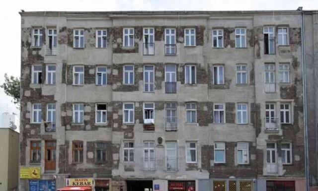 Varşova'da kullanılmayan bir binada 4 erkek cesedi bulundu