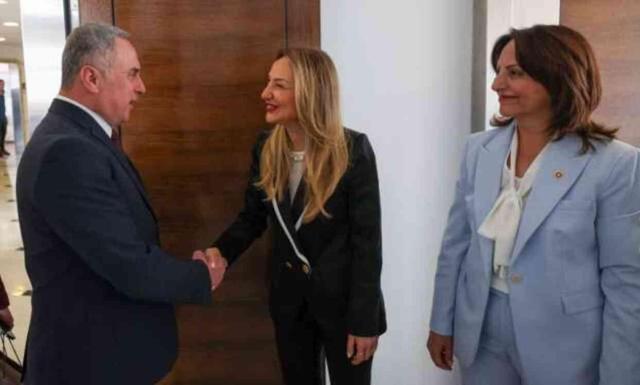 AK Parti ve CHP bayramlaştı! Ana gündem maddesi ekonomiydi