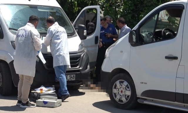 Aracını tamir ediyor zannettiler, cansız bedenini buldular