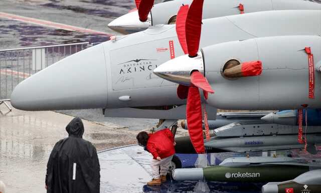 Vatandaşlar yağışa rağmen TEKNOFEST 2023'e akın etti