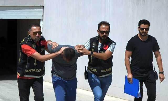 Antalya'da Zincir Markette Eşini Bıçaklayarak Öldüren Zanlı Tutuklandı