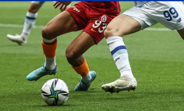 Galatasaray, Dinamo Kiev'e Karşı İlk Galibiyetini Almak İçin Sahaya Çıkıyor