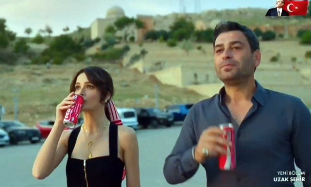 Böyle bir zamanda yapılacak şey mi? Ozan Akbaba ve Sinem Ünsal'a tepki yağıyor